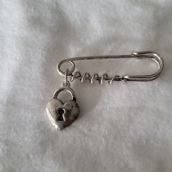 Silver Heart Locket Fashion Brooch Pin Large Safety Pin NWT - Picture 2 of 6